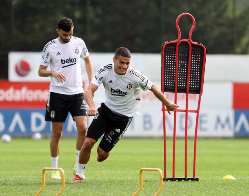 <p>Sergen Yalçın'ın şimdiye kadar bulduğu tüm şansları iyi kullanan<b> Can Bozdoğan'ı da 11'de sahaya sürmeyi planladığı belirtildi.</b></p>