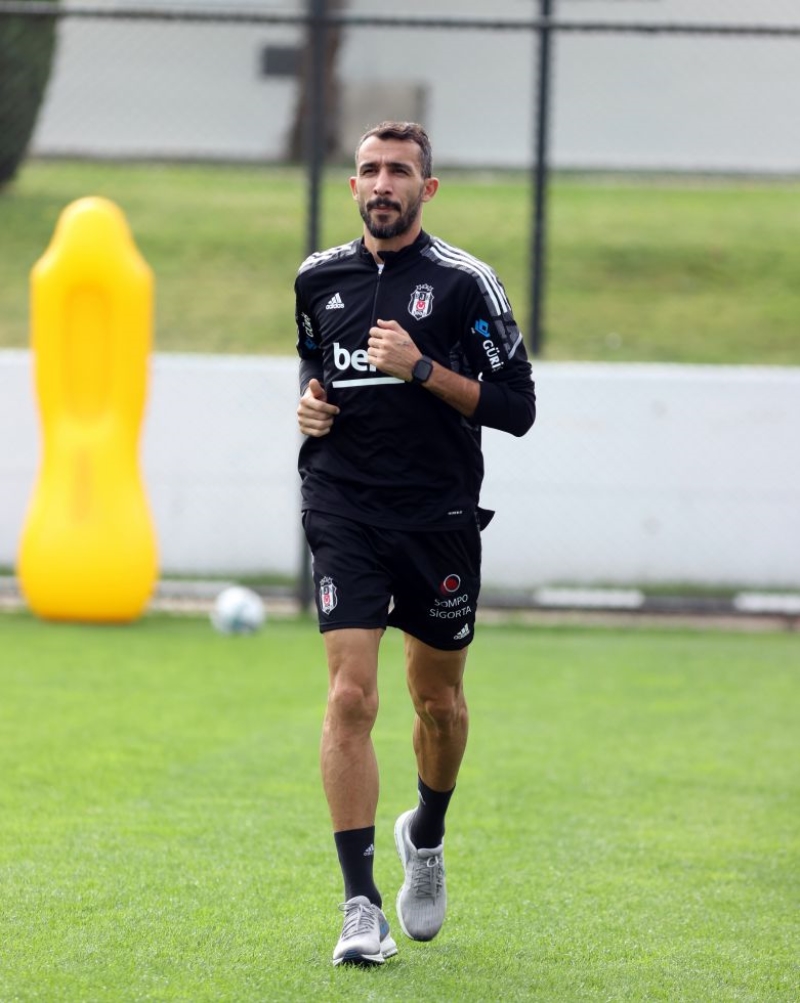 <p>Kartal'da sakatlıkları henüz geçmeyen <b>N'Koudou </b>ve <b>Mehmet Topal </b>ise maç kadrosunda yer almayacak.</p><p><br></p><p>Milliyet</p>