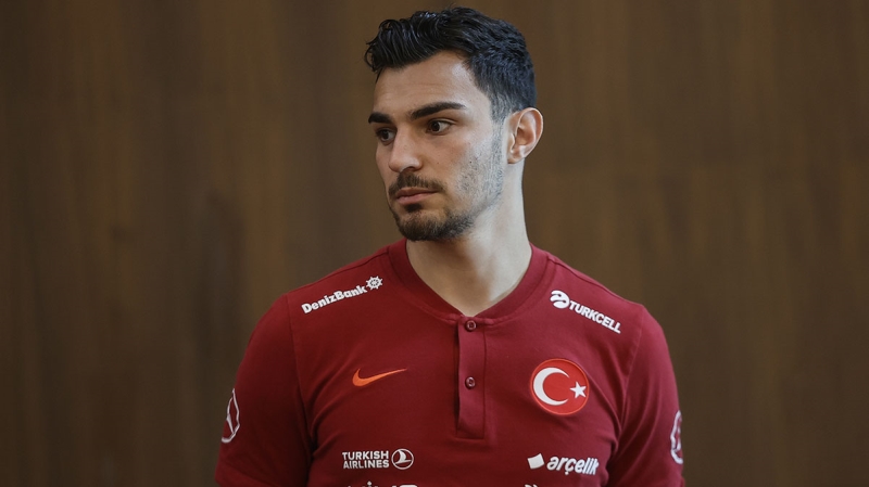 <p><b>DEVRE ARASINDA AYRILIK KESİN</b></p><p><br></p><p>İtalyan ekibi Sassuolo'da mutsuz olan <b>Kaan Ayhan devre arasında kesin olarak ayrılık kararı alacak.</b> Ancak yeni adresi henüz belli değil. </p><p><br></p><p>Takvim</p>