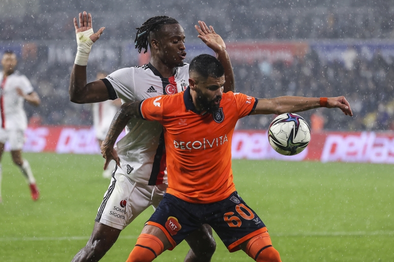 <p>Beşiktaş'ın bu sezon transfer ettiği Michy Batshuayi, siyah-beyazlı takımla 4. kez gol sevinci yaşadı. Belçikalı santrafor, Yeni Malatyaspor (2) ve Fraport TAV Antalyaspor maçlarında da gol atmıştı.</p>