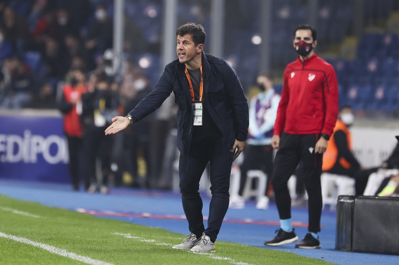 <p>Başakşehir Teknik Direktörü <b>Emre Belözoğlu</b> karşılaşmanın 76'ncı dakikasında <b>Fredrick Gulbrandsen</b>'i oyuna dahil etti. Genç çalıştırıcının bu hamlesi hemen yanıt verdi.</p>