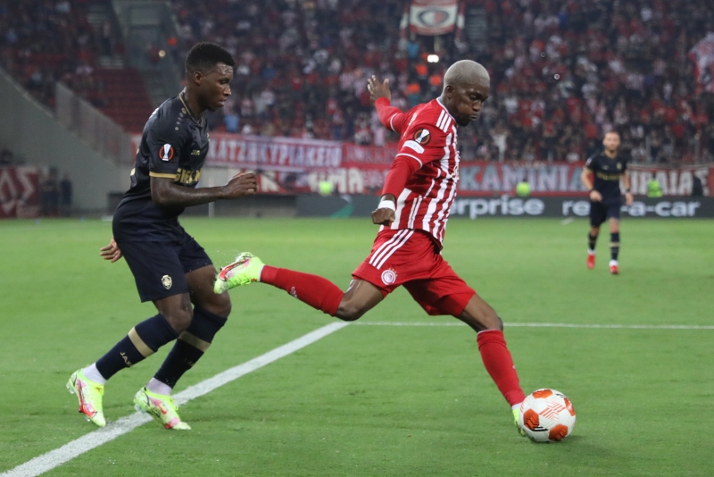 <p><b>ONYEKURU KOMŞU'DA MUTSUZ</b></p><p><br></p><p>Yunan medyası ise Galatasaray'ın eski yıldızı <b>Henry Onyekuru</b>'nun Olympiakos'ta mutsuz olduğunu yazdı. <b>Galatasaray'ın kanat trasnferi için Onyekuru ile temasa geçmesi bekleniyor.</b></p>