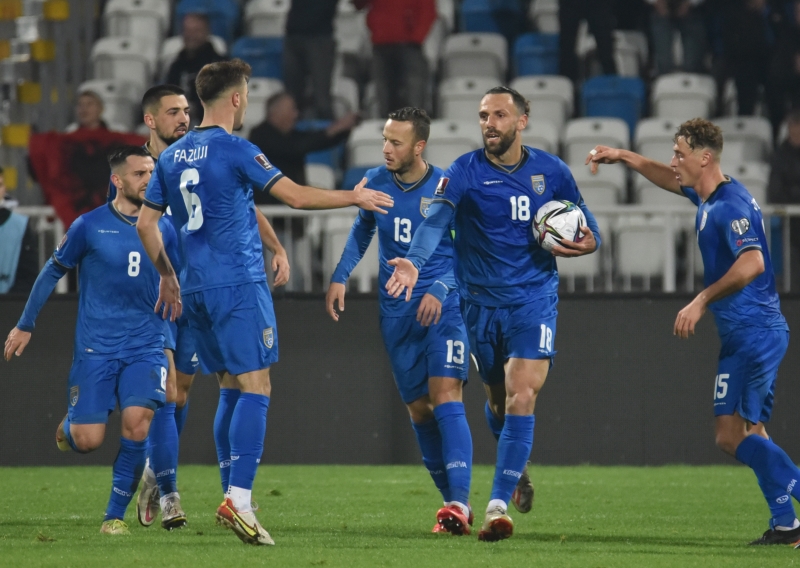 <p><b>G.SARAY HAYALİ GERÇEK OLACAK</b></p><p><br></p><p>Buna karşılık, Kosovalı oyuncunun ayrılığı sürecinde yaşananlar yüzünden <b>Başkan Ali Koç'la arasının açık olduğu biliniyor. </b></p>