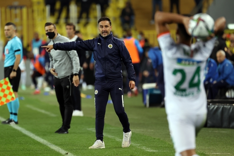 <p>Portekizli çalıştırıcı bu virajı başarıyla dönerse, önünde önemli bir şans olacak. Milli ara sonrası Galatasaray derbisinde de alınacak iyi bir sonuç, Pereira'ya yeniden fazlasıyla kredi kazandıracak. </p>