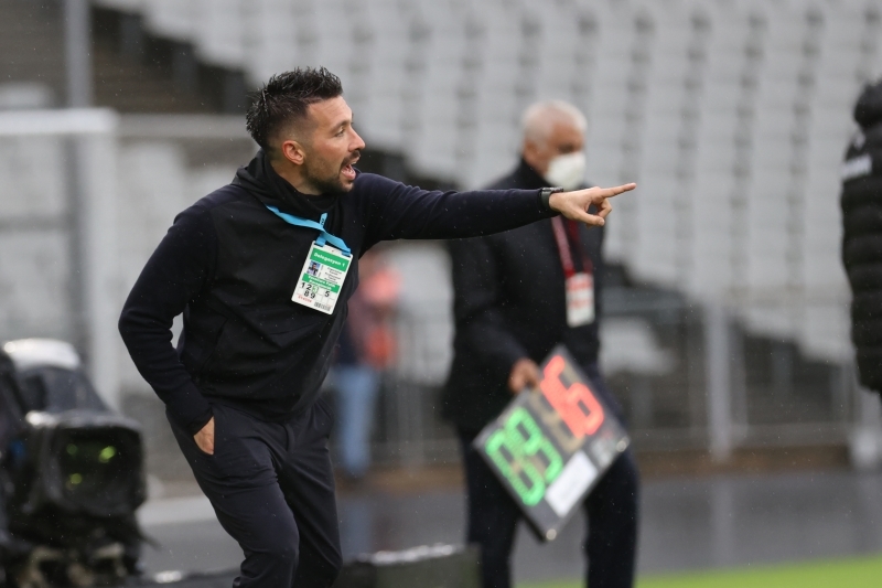 <p>Alman çalıştırıcı <b>Thorsten Fink</b> ve Karagümrük'teki performansıyla dikkatleri üzerine çeken 32 yaşındaki İtalyan teknik adam <b>Francesco Farioli</b>'nin listede olduğu kaydedildi.</p><p><br></p><p>Fanatik</p>