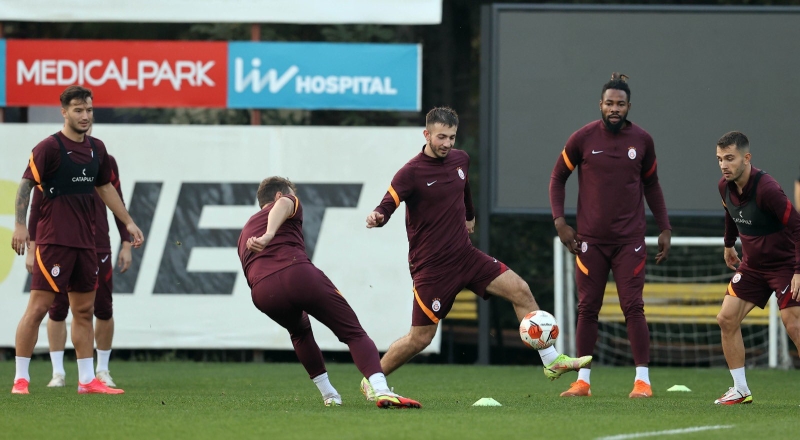 <p><b>TERİM KRİZİ NASIL ÇÖZECEK?</b></p><p><br></p><p>Lokomotiv önünde çok önemli fırsatlar yakalamasına rağmen galibiyete ulaşamayan Sarı-Kırmızılılar'da Fatih Terim'in bu büyük soruna nasıl çözüm bulacağı merakla bekleniyor.</p>