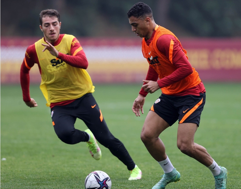 <p><b>İDEAL FORVET BULUNAMADI</b></p><p><br></p><p>Mostafa Mohamed bu sezon 7 maçta, Diagne de 6 maçta ilk 11'de yer aldı. </p>