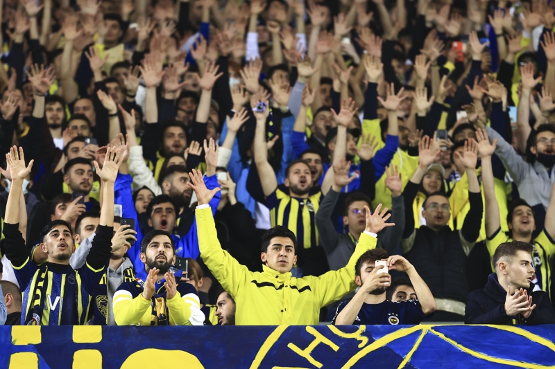 <p>Koç'un vizyonunu topa tutan taraftarlar, <b>'Serdar Dursun, Ali Koç gitsin' </b>şeklinde imalı tweetler attı.</p>