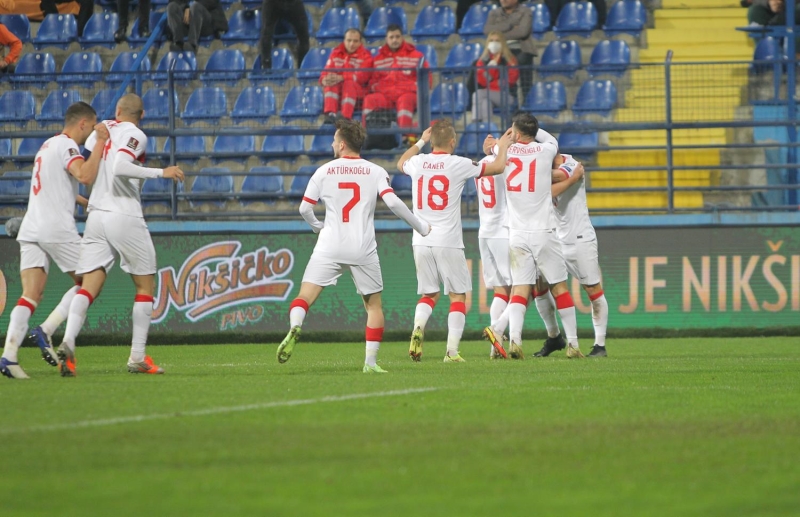 <p>Play-off etabında, Avrupa Elemeleri'nde gruplarında ikinci sırada yer alan 10 takım ile Uluslar Ligi'nden gelen 2 takım mücadele edecek. </p>