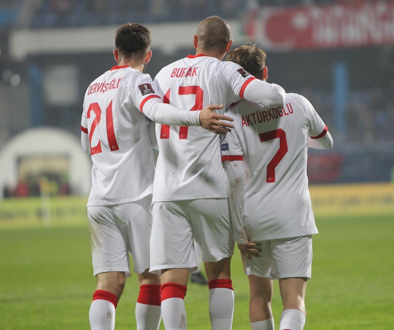 <p>Takımlar kura çekiminde 3 gruba ayrılacak. Gruplarda tek maç üzerinden yarı final ve final maçları oynayacak. Play-off etabında gruplarındaki 2 maçı da kazanan 3 takım Katar biletini alacak.</p>