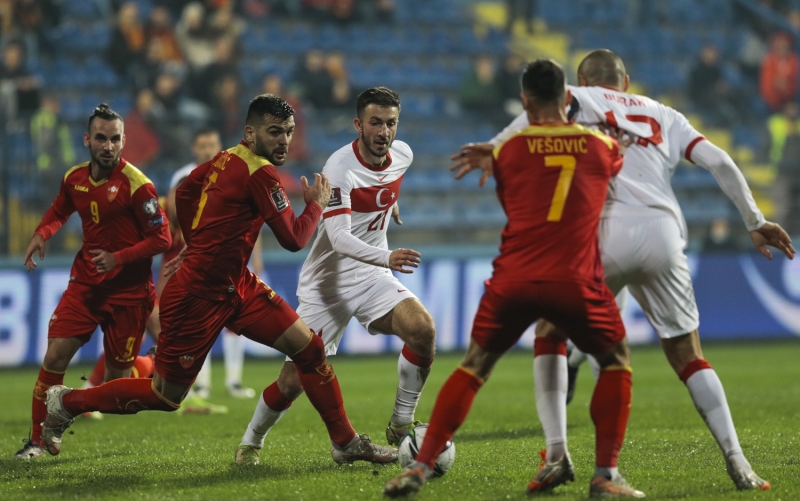 <p>Play-off'larda yarı final maçları 24 Mart, final maçları ise 29 Mart'ta yapılacak. Play-off yarı final maçları, seri başı takımların ev sahipliğinde oynanacak.</p>