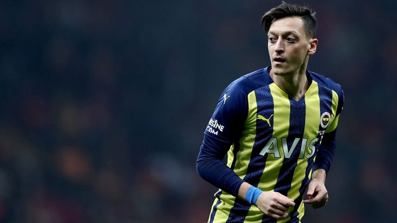 <p>'Mesut'un da 30'lu yalar geti artk. Geldii kulp de Fenerbahe. Emin olun Real Madrid'ler, Arsenal'ler falan var ama buray ayn kapasitede gryor.'</p>