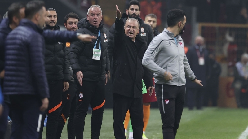 <p>PFDK'ya sevk edilen Fatih Terim'in en alt s�n�rdan ceza almas� durumunda 9, en �st s�n�rdan ceza almas� durumunda ise 24 ma� ceza alma s�z konusu... </p>
