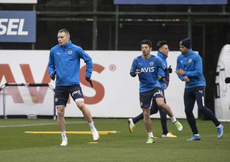 <p>Herkes, Pereira'nın bu kararını sorgularken, sosyal medyada ortaya şok bir iddia atıldı.</p>