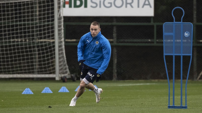 <p>Sarı-Lacivertliler'in anlaşmaya vardığı takımın da İngiliz devi <b>Chelsea </b>olduğu öne sürülüyor.</p>