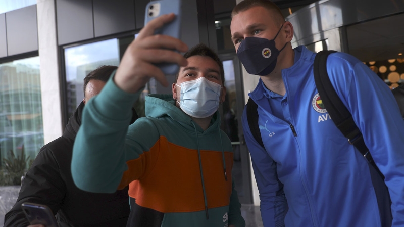 <p>Fenerbahçe yönetimi, Szalai'nin fiyatını <b>20 milyon euro</b> olarak belirlemiş ve bu fiyatın altına satmama kararı almıştı.</p><p><br></p><p>Takvim</p>