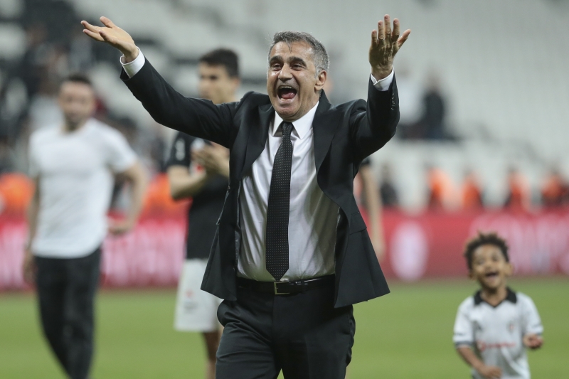 <p>2015-2019 arasında 4 sezon siyah beyazlı takımda görev yapan Güneş, daha sonra A Milli Takımın başına geçti. </p>