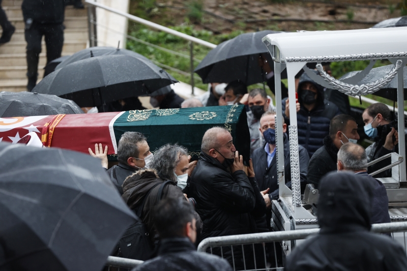 <p>Cenaze, Ulus Mezarlığı'ndaki aile kabristanında toprağa verildi.</p>