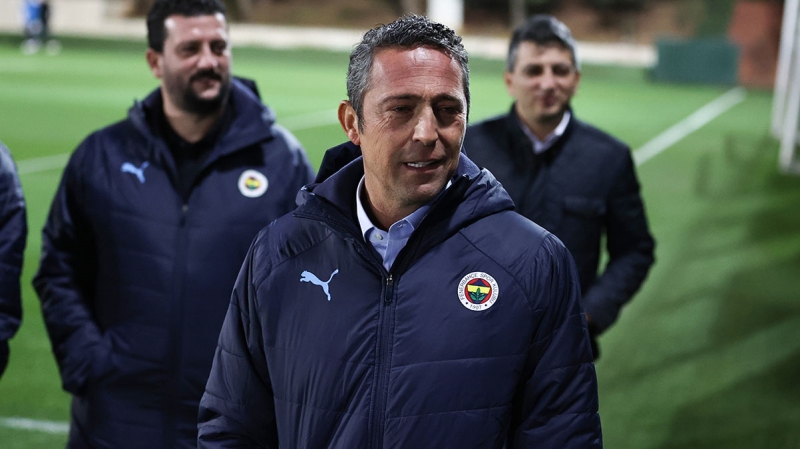 <p><b>KOÇ LİGİ BİLEN HOCA İSTİYOR</b></p><p><br></p><p>Ligi bilen bir teknik adam isteyen Başkan Ali Koç, Farioli dışında Bilic, Ömer Erdoğan ve Okan Buruk isimlerini de listeye aldı.</p>