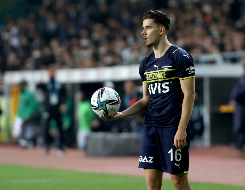 <p>Ferdi Türk statüsünde devam edecek</p><p>Bu sayede 22 yaşındaki Ferdi, Türk statüsünde oynamaya devam edecek. </p>