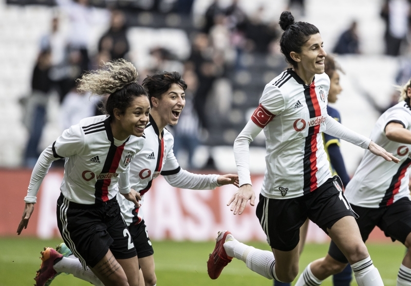 <p>İşte Beşiktaş Vodafone - Fenerbahçe kadın futbol maçından kareler...</p>