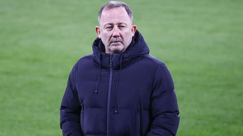 <p>Bu konuda da bir karara varılırsa <b>Sergen Yalçın</b>'la yakın dostluğu bilinen, koyu bir Fenerbahçe taraftarı olan <b>Acun Ilıcalı</b>'dan da destek isteneceği iddia edildi.</p><p>Hürriyet</p>