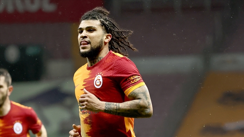 <p><b>YOL HAZIRLIĞI BAŞLADI BİLE</b><br></p><p><br></p><p>Ara transferde kadrosuna sağ bek takviyesi yapacak olan Aslan'da, <b>DeAndre Yedlin</b>'le de yollar ayrılıyor.</p>