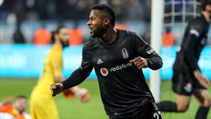 <p><b>Jeremain Lens</b></p><p><br></p><p>Geçen sezondan beri kadro dışı olan Hollandalı futbolcuyla ara transfer döneminde olmazsa sezon sonunda mutlaka yollar ayrılacak.</p>
