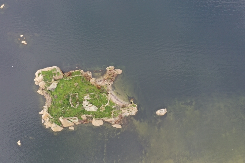 <p>Bafa Gl'ndeki Kapkr ve Glyaka yerleim yeri kylarnda yaz aylarnda kirlilik nedeniyle oluan su yosunu ve balk, blgede son gnlerde yaanan etkili yalarla temizlendi, su kalitesi artt.<br></p>