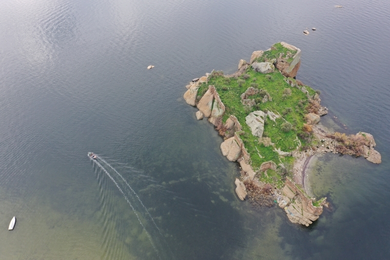 <p><b>- 'BALIKILAR YENDEN A ATMAYA BALADI'<br></b><br></p><p>Bafa Gl'nn kyleri iin vazgeilmez olduunu ifade eden Kapkr Mahallesi muhtar Necmettin Mekeci, yalarla gln dolmaya baladn ve yaz aylarnda grlen kurakln ortadan kalktn syledi.</p>