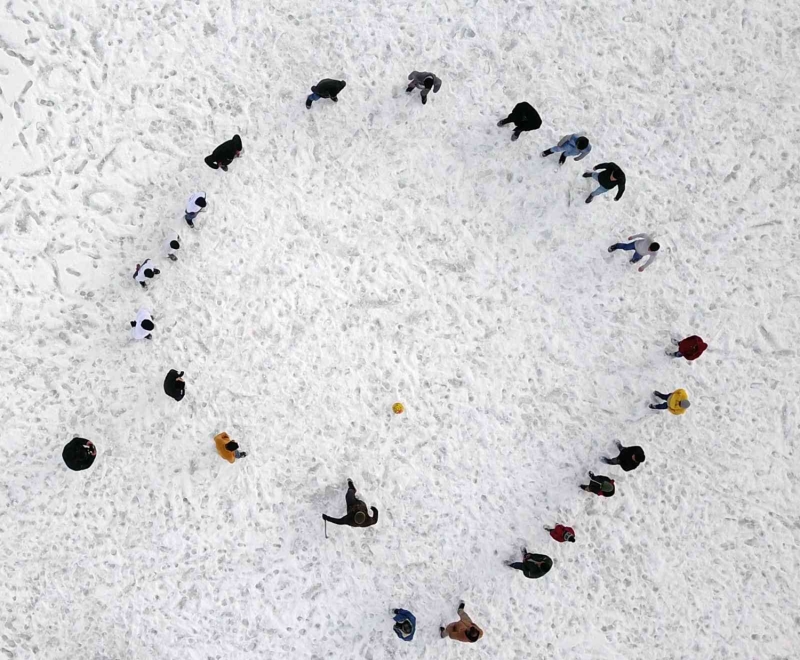 <p>Köylülerden olan Vangölü Aktivistleri Derneği Başkan Yardımcısı Orhan Emen de, özellikle vatandaşları yaz ve kış aylarında bu göle davet ederek, 'Arin Gölü tahmini 10 metre Van Gölü'nden yüksektir. </p>