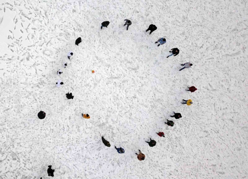 <p> Van Gölü'nden tamamen irtibatsızdır. Yazın kuşların cenneti oluyor. </p>