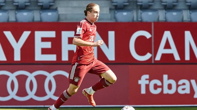 <p><b>KENAN YILDIZ</b><br></p><p><br></p><p>Orta saha iin gndeme gelen 16 yandaki Kenan Yldz ise potansiyeliyle itah kabartyor. Bayern Mnih formas giyen 1.85'lik orta saha oyuncusu her iki ayan da kullanyor, merkezde, forvet arkas ve kanatlarda grev yapabiliyor, szlemesi ise sezon sonunda bitiyor.</p>