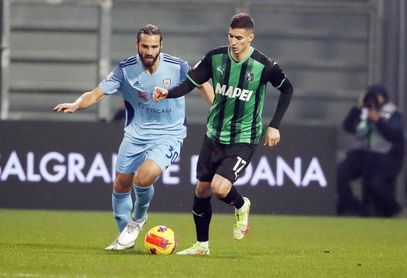 <p><b>MERT MLDR</b><br></p><p><br></p><p>Sa bekte en gl aday, Sassuolo'nun 22 yandaki Milli oyuncusu Mert Mldr. Sar- Krmzllar, Mert iin ciddi bir yatrm yapmay planlyor.</p>