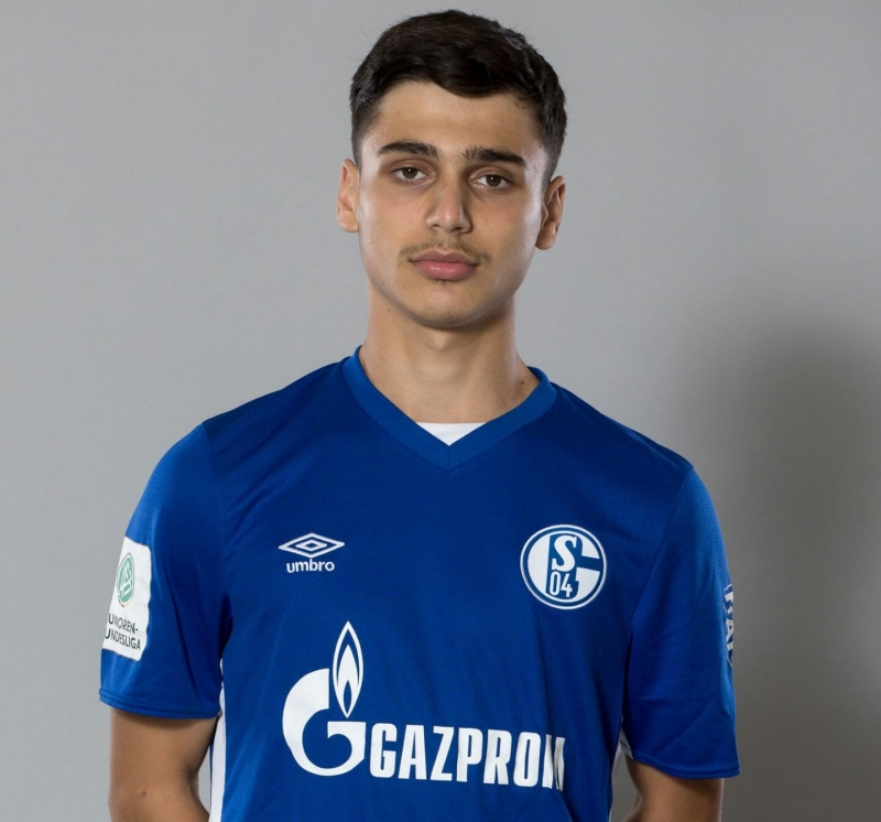 <p><b>BATUHAN YAVUZ</b><br></p><p><br></p><p>Schalke'nin 16 yandaki sa beki Batuhan Yavuz da adaylar arasnda ve sezon sonunda kontrat bitecek olan gen oyuncuyla imdiden bir grme yapld ifade ediliyor.</p>
