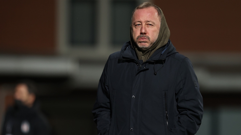 <p><b>'DAHA ÇOK ŞEY VAR, ANLATACAĞIM'</b></p><p><br></p><p>'Bu sezon takım çalıştırmayacağım, belki seneye de çalıştırmam. Çok şey var, hepsini anlatacağım. Beşiktaşlı yöneticiler benim altımı oydu.'</p>