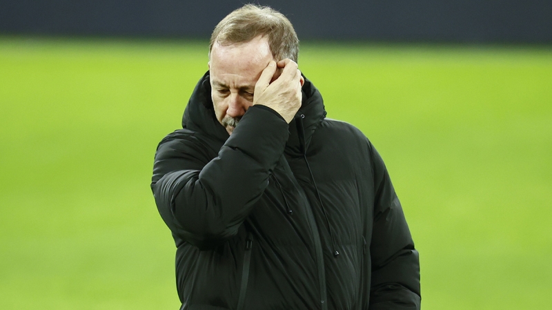 <p><b>'LIZBON DEPLASMANINDA PINHEIRO İLE GÖRÜŞTÜLER'</b></p><p><br></p><p>'Ben Beşiktaş'ın teknik direktörüyüm. Lizbon deplasmanına Şampiyonlar Ligi maçı için gittiğimizde gidip başka teknik direktörle (Bruno Pinheiro) görüşüyorlar. Beşiktaş yönetimi bana çok şey yaptı, altımı oydular.'</p>