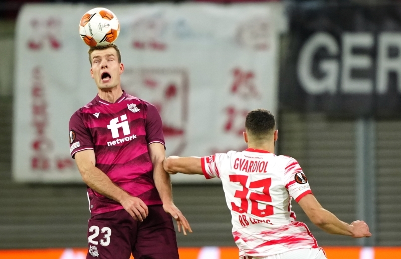 <p><b>ÖNCELİKLİ HEDEF ALEXANDER SÖRLOTH</b><br></p><p><br></p><p>Bu doğrultuda çalışmalarını yürüten idareciler, Trabzonspor'daki başarılı görüntüsü sonrasında transfer olduğu Leipzig'den La Liga ekibi Real Sociedad'a kiralanan Alexander Sörloth, listede öncelikli hedef konumunda.</p>
