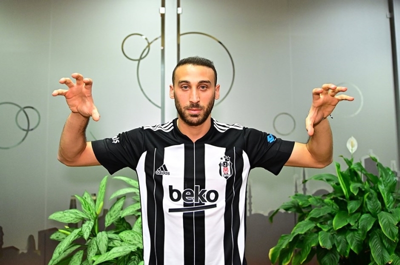 <p>Premier Lig ekibi Everton'la sözleşmesi sezon sonunda bitecek A Milli golcü Cenk Tosun da Kara Kartal'ın hedefinde... Yönetim, Sörloth veya başka bir golcü alınsa bile Cenk Tosun'u takıma kazandırmak istiyor.</p>