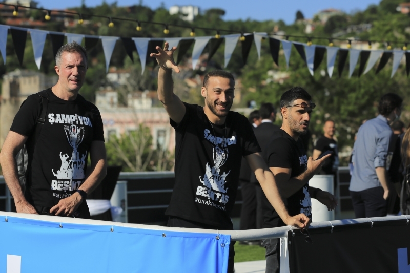 <p>Başkan Ahmet Nur Çebi, her fırsatta yaptığı açıklamada Cenk'e kapılarının açık olduğunu belirtmişti...</p>