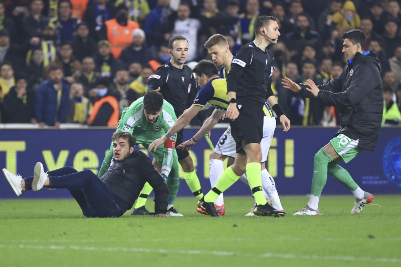 <p>Gvenlik grevlileri saldrgan sahann dna kard.</p>