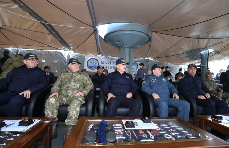 <p>Harekatn baaryla tamamlanmasnn ardndan sudaki SAT unsurlar helikopterle denizden alnd.</p>