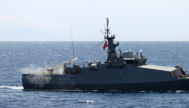 <p>Tatbikatta denizalt savunma harbi kapsamnda yerli ve milli yapm roket at gerekletirildi.</p>