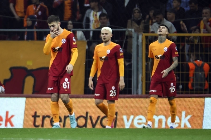 <p>Kulüpteki kaos ortamından rahatsız olan futbolcu sayısının bir hayli fazla olduğu öğrenildi.</p>