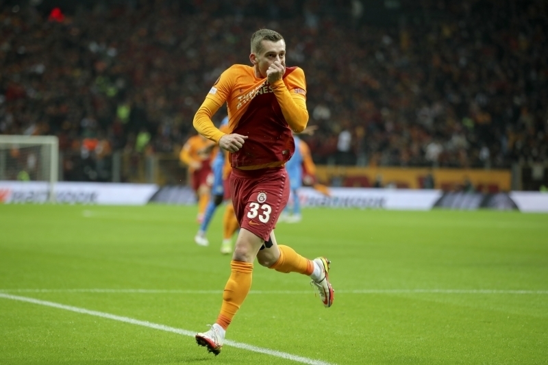 <p>Beklentileri bir türlü karşılayamayan ve adı Sampdoria ile anılan Alexandru Cicaldau da teklifleri değerlendirmek istiyor.</p>