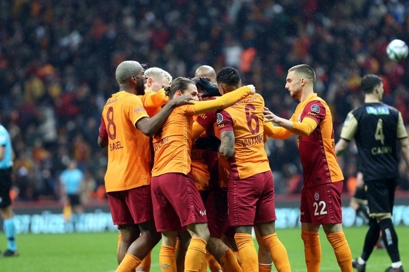 <p>Sarı-kırmızılılarda birçok oyuncunun da kulübün geleceğindeki bu belirsizlikten rahatsız olduğu konuşuluyor.</p>