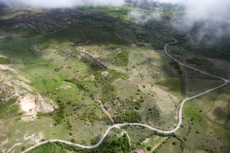 <p>Doğasıyla her yıl binlerce turisti ağırlayan kentte bağlı Pertek ve Mazgirt ilçesindeki doğal güzellikler de helikopterle havadan görüntülendi.</p>