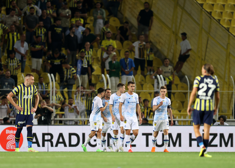 <p>Ukrayna'nın <b>Kyiv Independent g</b>azetesinden gazeteci <b>Oleksiy Sorokin</b>, <b><i>'Fenerbahçe hem saha içinde hem de saha dışında kaybeden oldu'</i></b> değerlendirmesinde bulundu.</p>