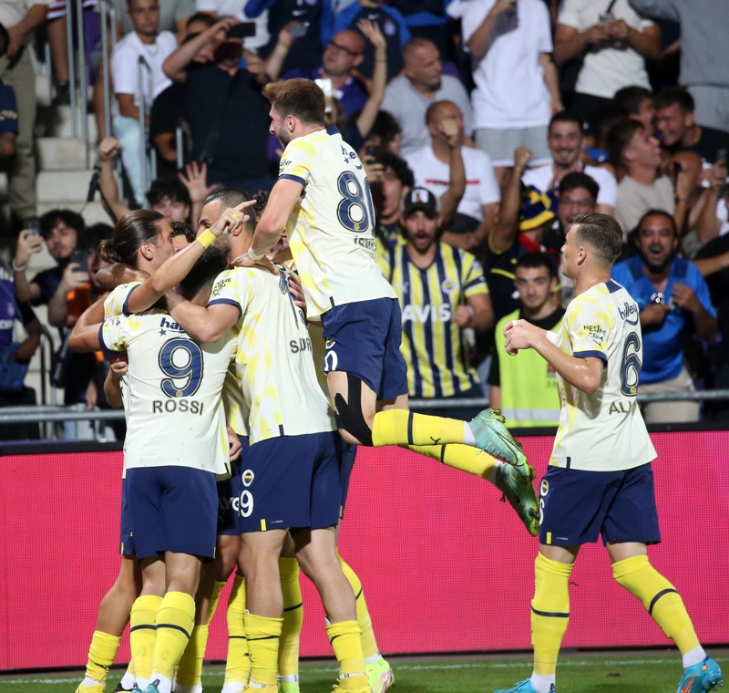 <p>lk yarda rakibine oranla stn bir performans gsteren sar-lacivertli ekip, pozisyon bulmakta ise zorland ve soyunma odasna 1-0 stn girdi.</p>