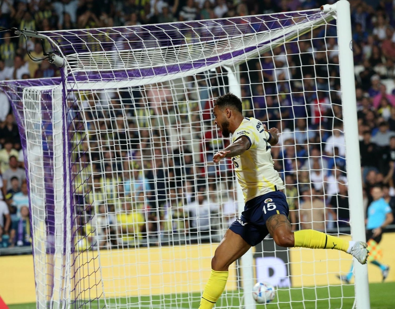 <p><b>KNG, FORM TUTTU</b><br></p><p><br></p><p>Fenerbahe'nin yeni transferlerinden Joshua King, performansyla dikkati ekti.</p>